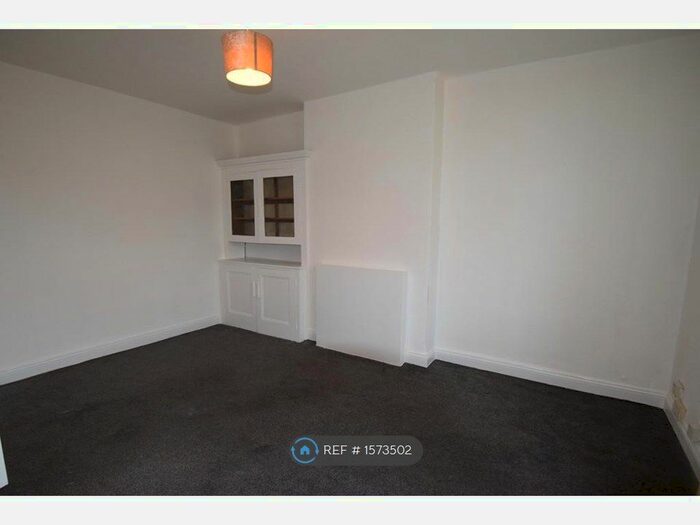 1 Bedroom Flat To Rent In Thornhill House, Shipley, BD18