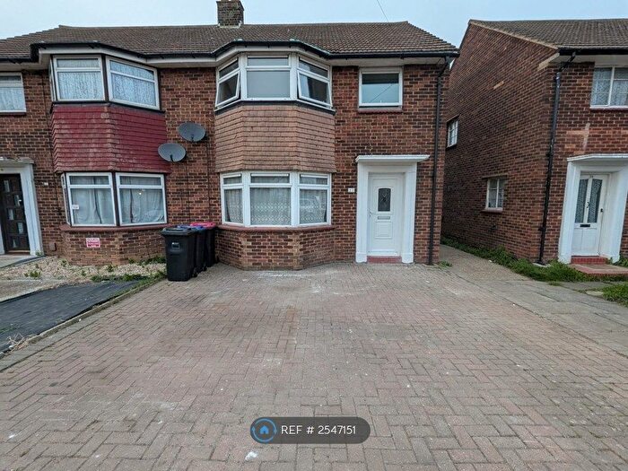 3 Bedroom Semi Detached House To Rent In Philpott Avenue, Essex, SS2