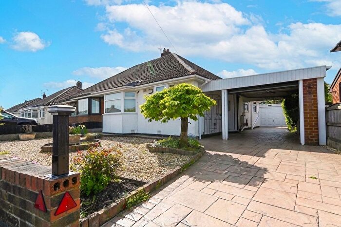2 Bedroom Semi-detached Bungalow For Sale In Walnut Close, Swinton, M27