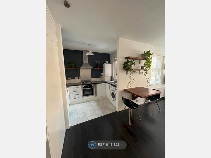 1 Bedroom Flat To Rent In Ordell Court, London, E3