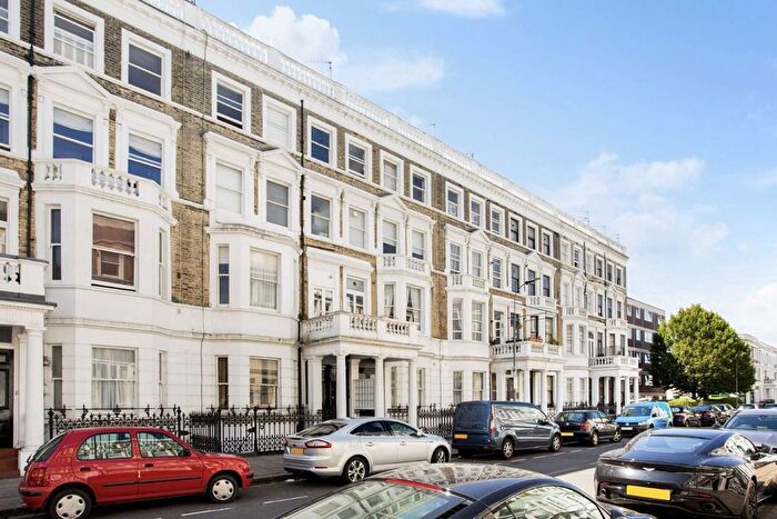3 Bedroom Flat To Rent In Comeragh Road, London, W14