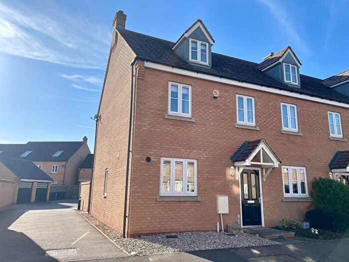 3 Bedroom End Of Terrace House For Sale In Exmoor Avenue, Biggleswade, SG18