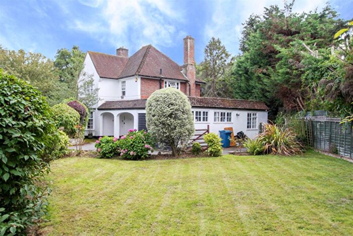 4 Bedroom Detached House For Sale In Woodhall Gate, Pinner, HA5