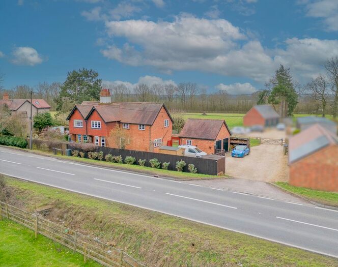 3 Bedroom Semi-Detached House For Sale In Kilsby Grange Cottage, Kilsby, CV23