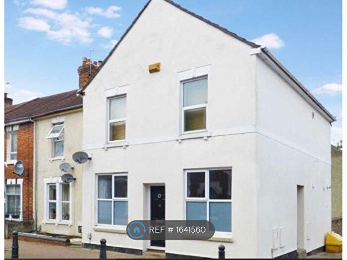 1 Bedroom Flat To Rent In North Street, Swindon, SN1