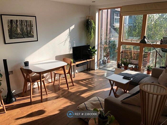 2 Bedroom Flat To Rent In Hertford Road, London, N1