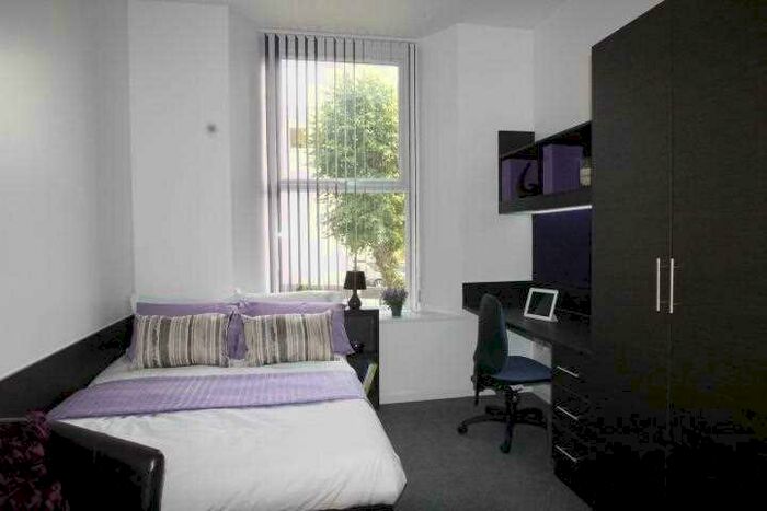 1 Bedroom End Of Terrace House To Rent In The Square, / North Road East, Plymouth, PL4