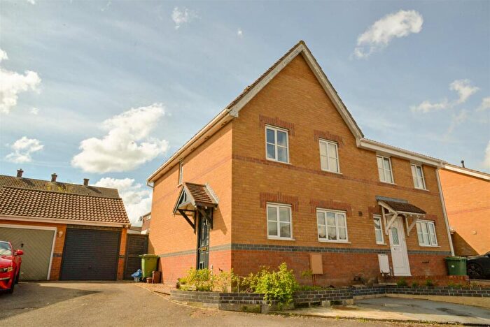 3 Bedroom Semi Detached House To Rent In Moorland Road, Street, BA16