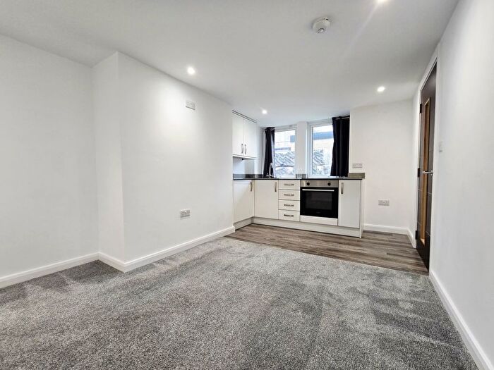 1 Bedroom Flat To Rent In Rear Of Town Street, Pudsey, LS28