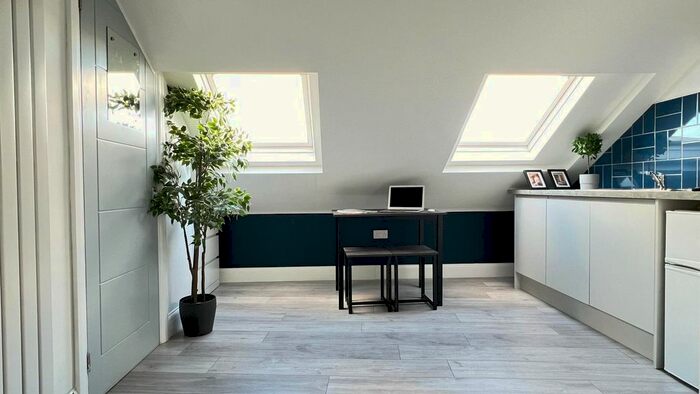 1 Bedroom Studio To Rent In Stockwood Crescent, Luton, Bedfordshire, LU1