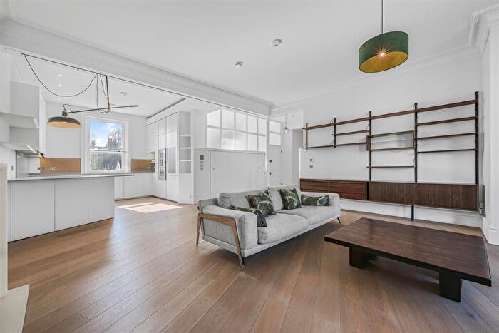 3 Bedroom Apartment To Rent In Eton Avenue, Belsize Park, NW3