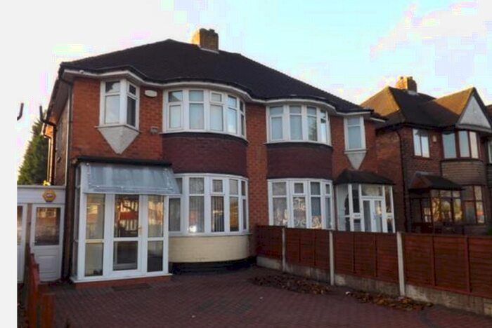 3 Bedroom Semi-Detached House To Rent In Coventry Road, Birmingham, B26