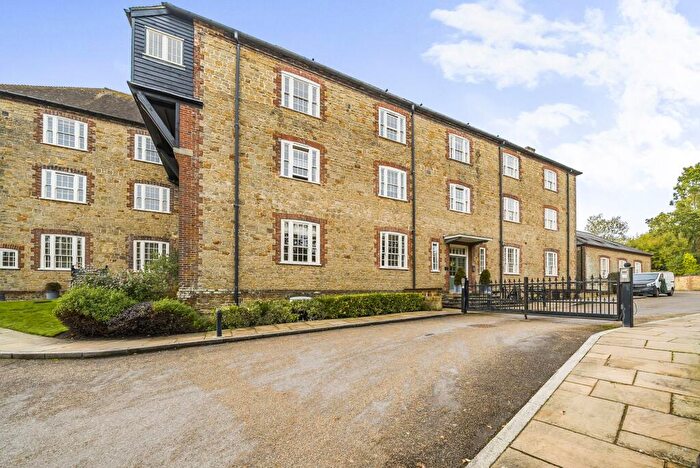 2 Bedroom Duplex For Sale In Dodsley Lane, Easebourne, GU29