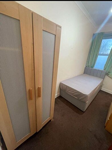 3 Bedroom Flat To Rent In Napiershal, Kelvinbridge, Glasgow, G20