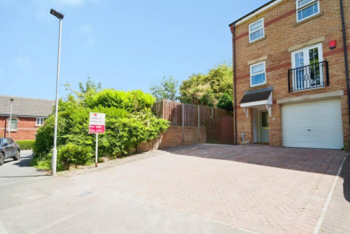 3 Bedroom Town House For Sale In Elmwood Way, Barnsley, S75
