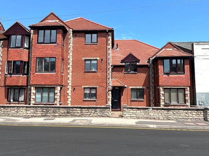 2 Bedroom Flat For Sale In Kings Road West, Swanage, Dorset, BH19