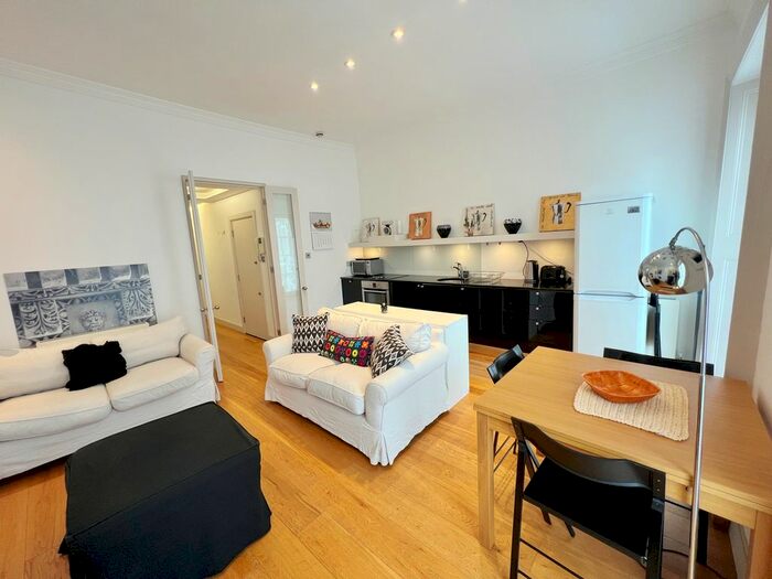 2 Bedroom Flat To Rent In Denbigh Street, London, SW1