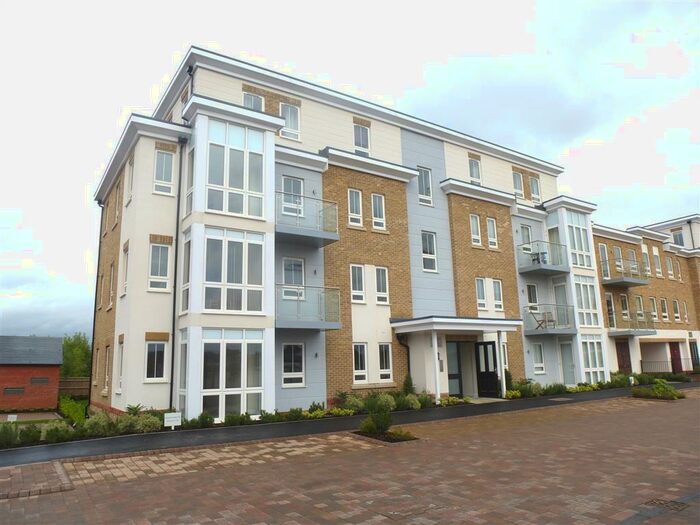 2 Bedroom Apartment To Rent In Kingfisher Drive, Maidenhead, SL6