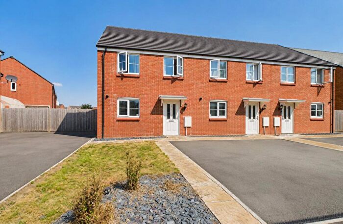 3 Bedroom End Of Terrace House For Sale In Speight Crescent, Kettering, Northamptonshire, NN15