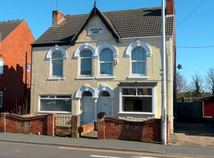 3 Bedroom Semi-Detached House To Rent In Ashby Road, Scunthorpe, DN16