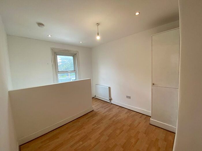 2 Bedroom Flat To Rent In Lea Bridge Road, Leyton, E10