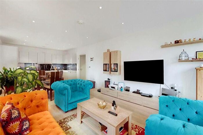 2 Bedroom Flat To Rent In Kidderpore Avenue, Hampstead, London, NW3