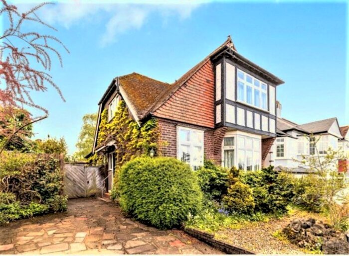 3 Bedroom Detached House To Rent In Ridgeway, Hayes, Bromley, BR2
