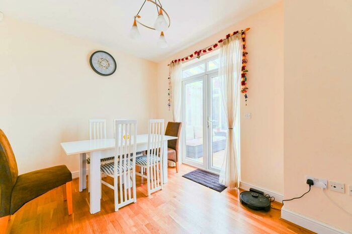 5 Bedroom House To Rent In Chandos Court, Stanmore, HA7