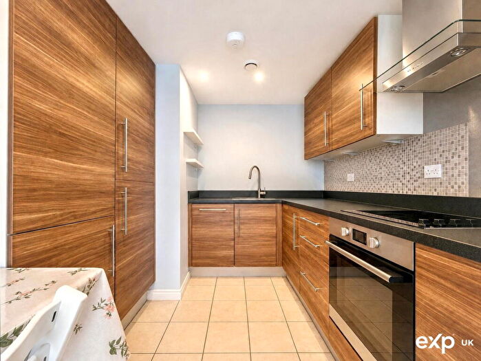 2 Bedroom Flat For Sale In The Serpentine, Aylesbury, HP19