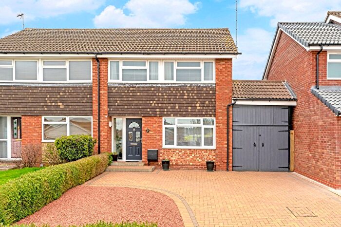 3 Bedroom Semi-Detached House For Sale In Foxons Barn Road, Rugby, Warwickshire, CV21