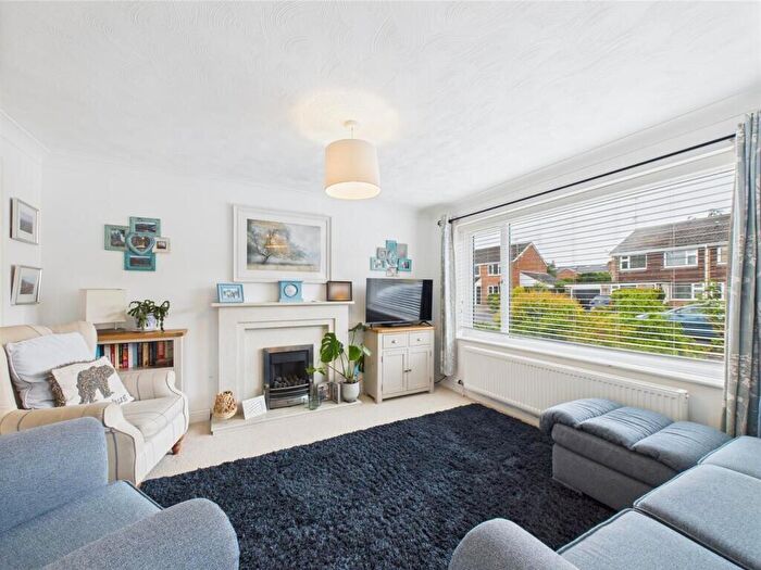 3 Bedroom Semi Detached House For Sale In Palmers Green, London, N13
