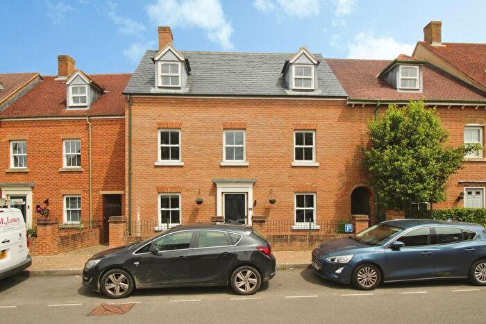 4 Bedroom Terraced House To Rent In Ravensdale, Swindon, SN1