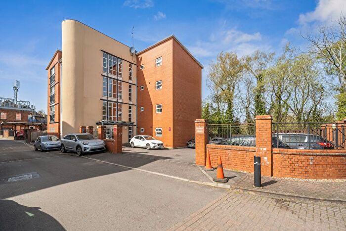 1 Bedroom Flat For Sale In Post Office Lane, Beaconsfield, HP9