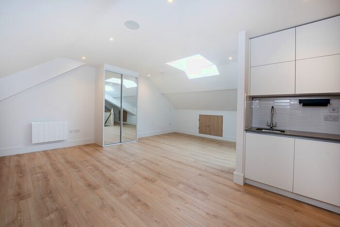 Studio To Rent In Princess Way, Redhill, RH1