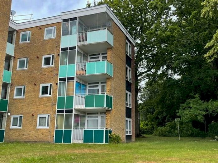 2 Bedroom Apartment To Rent In Seymour Close, Southampton, SO16