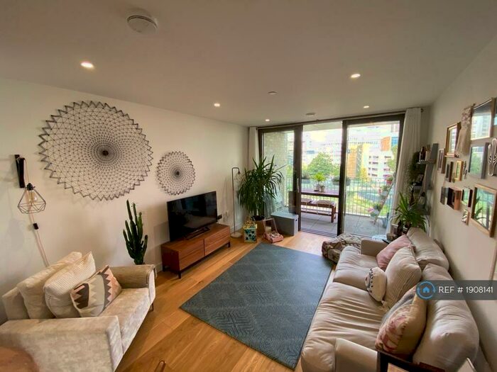 2 Bedroom Flat To Rent In Caithness Walk, Croydon, CR0