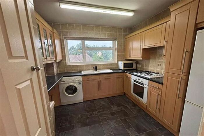2 Bedroom Apartment To Rent In Temple Close, Finchley Central, N3