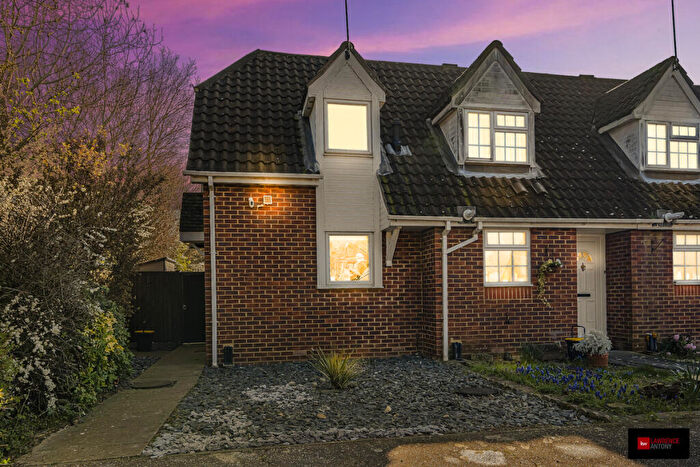 1 Bedroom Semi-Detached House For Sale In Aldham Gardens, Rayleigh, SS6