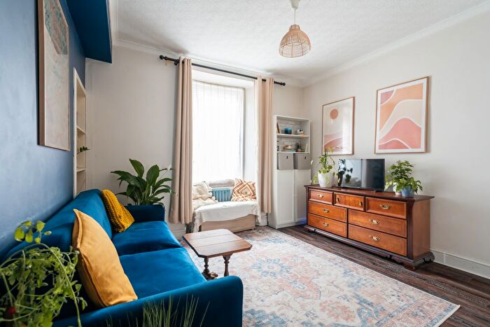 1 Bedroom Flat For Sale In / Murdoch Terrace, Edinburgh, EH11