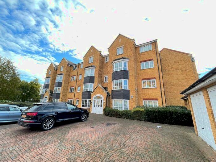 2 Bedroom Apartment To Rent In Henley Road, Bedford, MK40