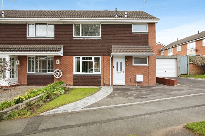 3 Bedroom Semi Detached House For Sale In Hawlands, Rugby, CV21