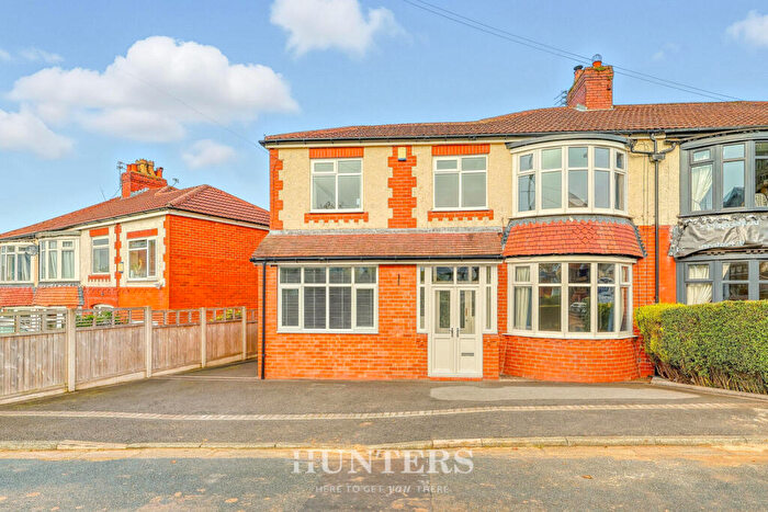 3 Bedroom Semi-Detached House For Sale In Home Drive, Woodside, Alkrington, Middleton, M24