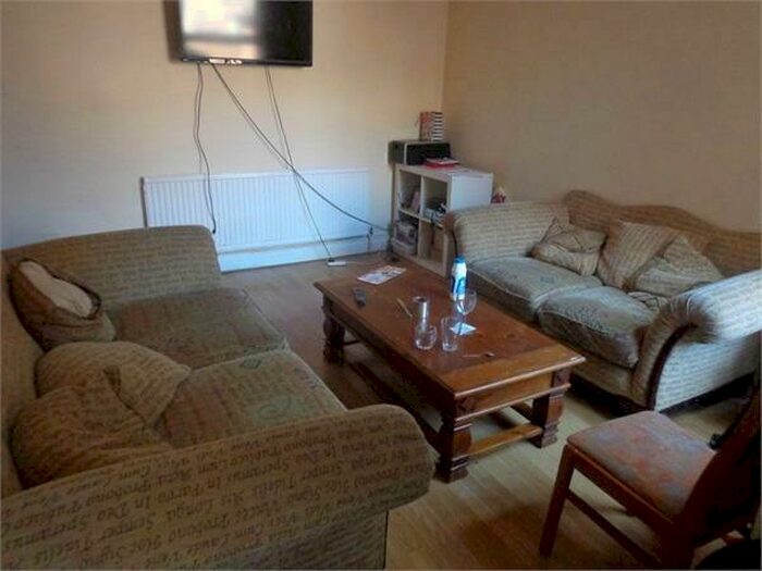 6 Bedroom Terraced House To Rent In Kimbolton Avenue, Lenton, NG7