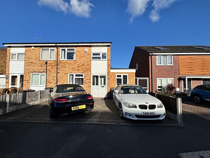 3 Bedroom Semi-Detached House For Sale In Chaffinch Drive, Birmingham, B36