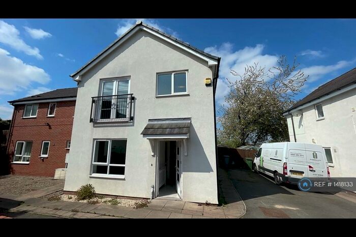 3 Bedroom Semi-Detached House To Rent In Stocking Street, Stourbridge, DY9