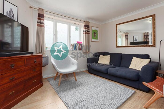 2 Bedroom Flat To Rent In Trowbridge Road, Victoria Park, E9