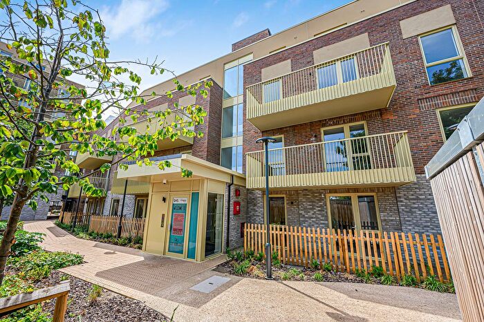 2 Bedroom Flat For Sale In London Road, Brentford, TW8