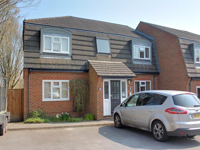 1 Bedroom Flat To Rent In The Chantrys, Farnham, GU9