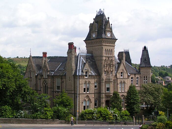 1 Bedroom Flat To Rent In Boothroyds, Dewsbury, WF13