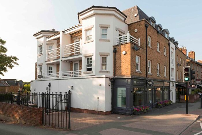 2 Bedroom Flat For Sale In High Street, Esher, KT10